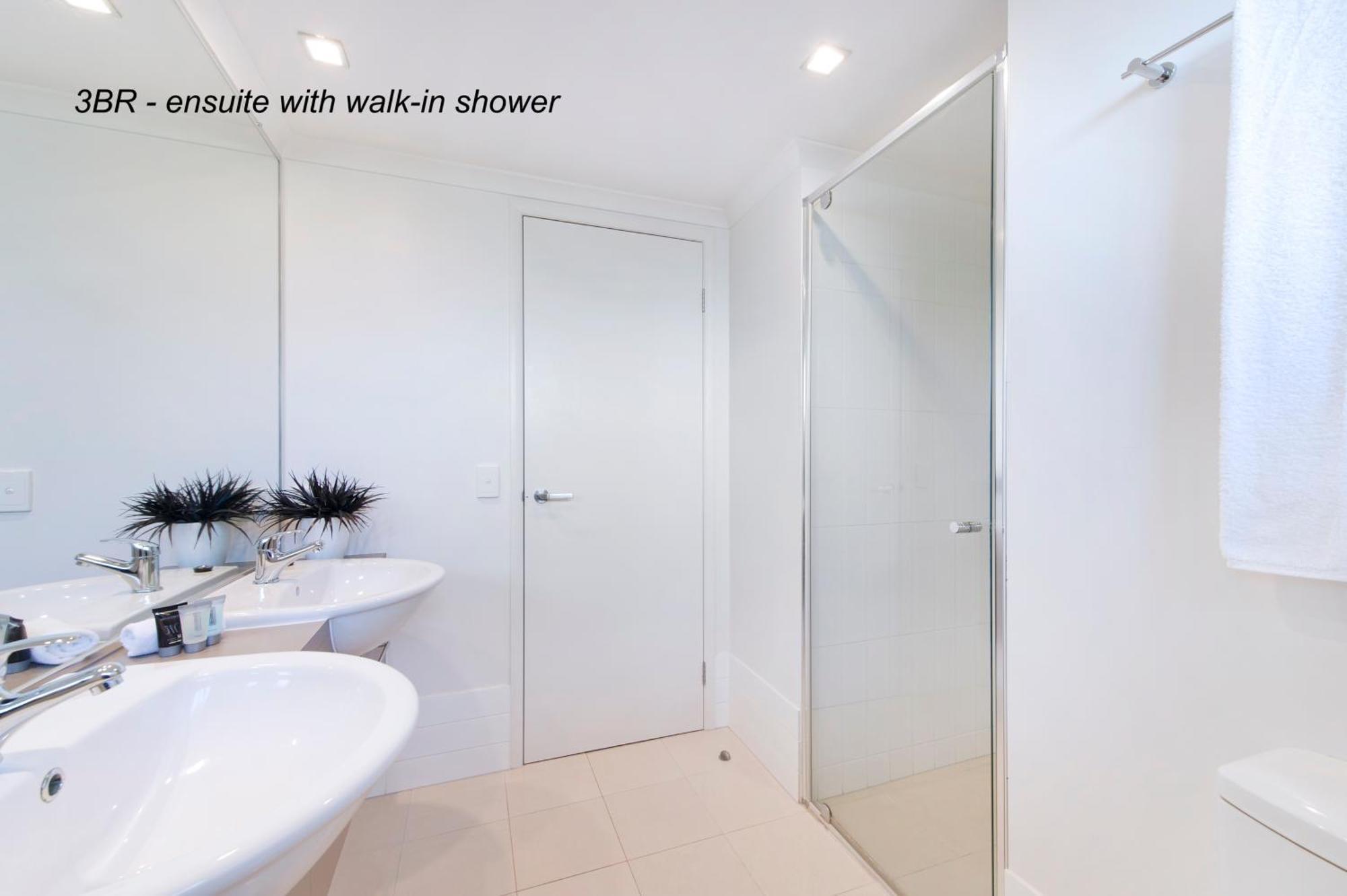 On The Bay Apartments Bongaree ภายนอก รูปภาพ