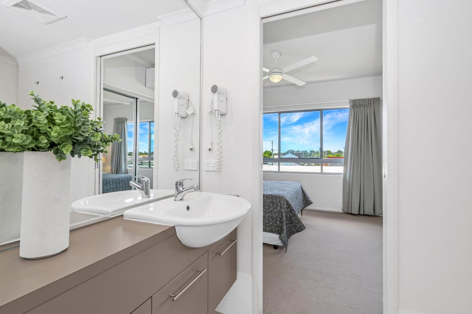 On The Bay Apartments Bongaree ภายนอก รูปภาพ